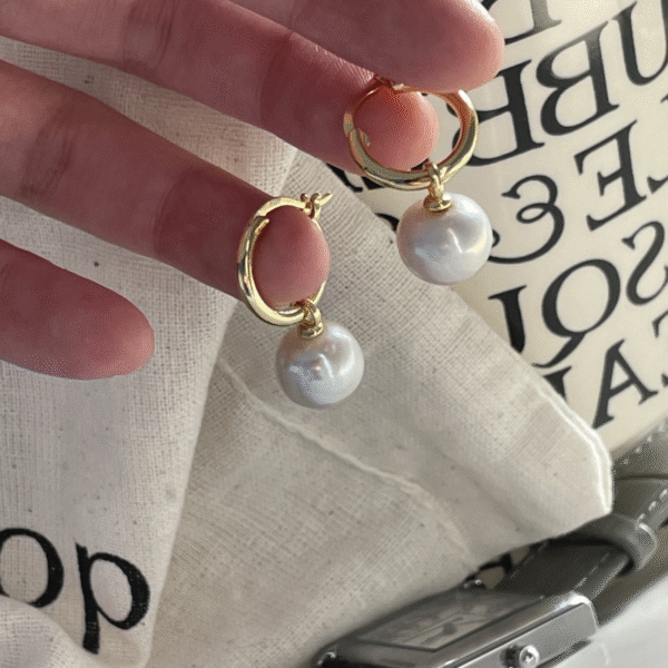 Simple trend natural pearl earrings Gold Diamante Baroque Pearl Floral Huggie Earrings 342