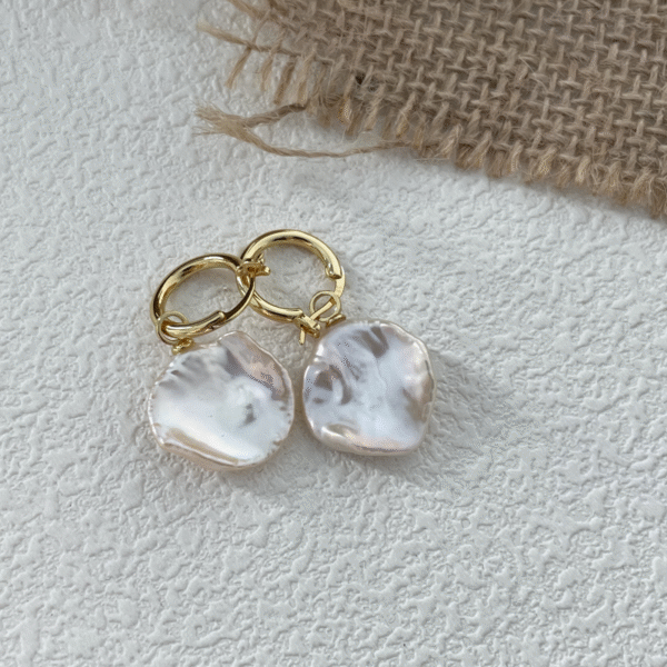 Petaled pearl earrings-Sophisticated Pearl Earrings for the Modern 30+ Woman Gold Diamante Pearl Floral Huggie Earrings 481