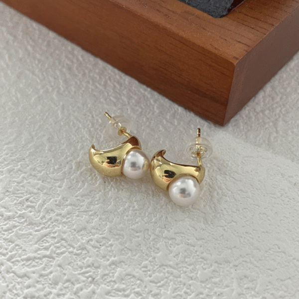 Gold Diamante Pearl Floral Huggie Earrings 500